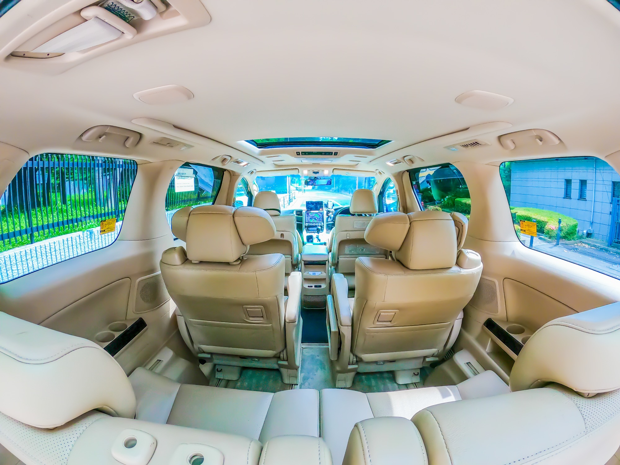 Grand — Toyota Alphard Executive