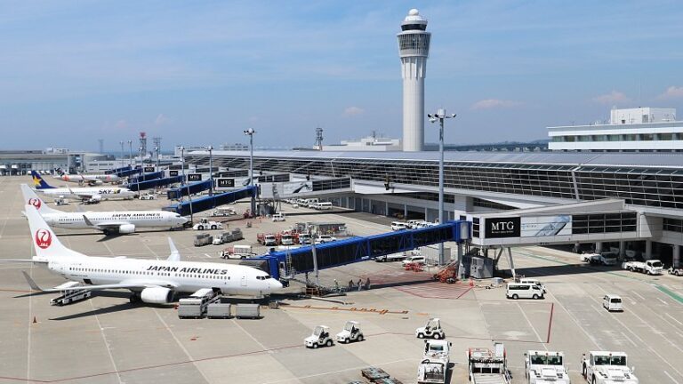 Airport terminal gates