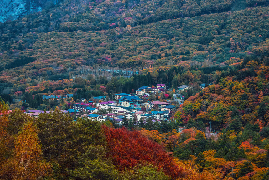 The Best Autumn Onsen Getaways in Japan 2025 – Hot Springs & Autumn Views 6 32472618 m