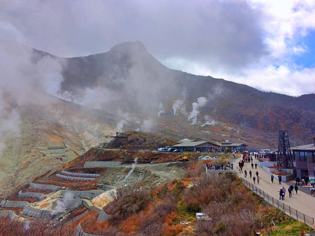 The Best Autumn Onsen Getaways in Japan 2025 – Hot Springs & Autumn Views 2 3854741 m