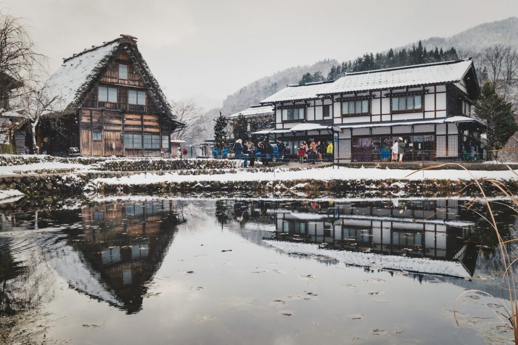 5 Breathtaking Places to See Early Snowfall in Japan This November 6 3885902 m