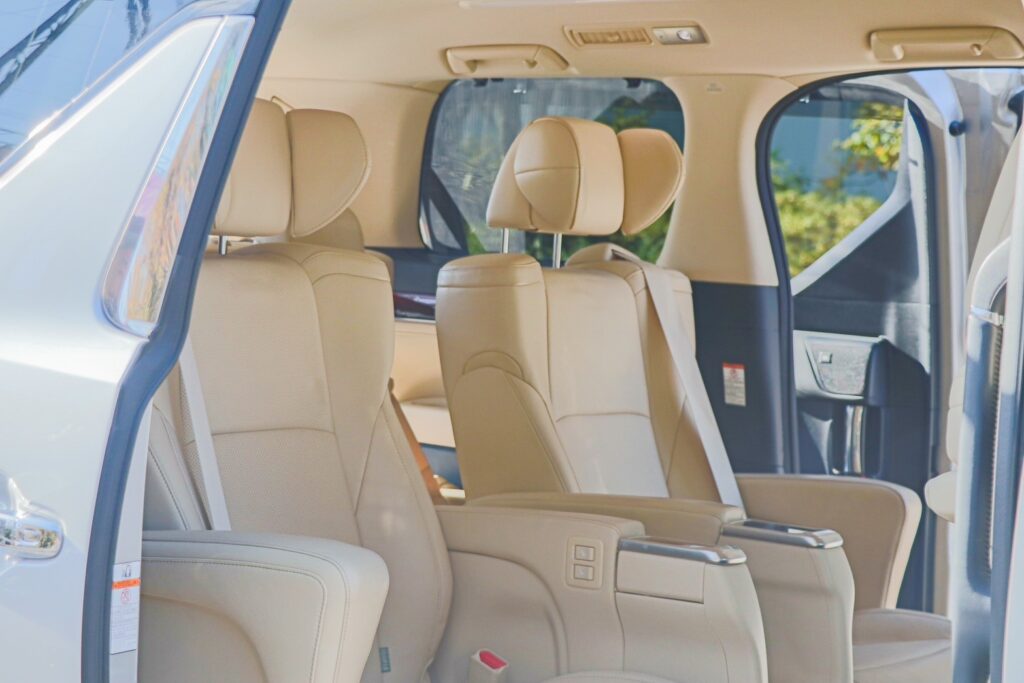 Driver for Tour Guides